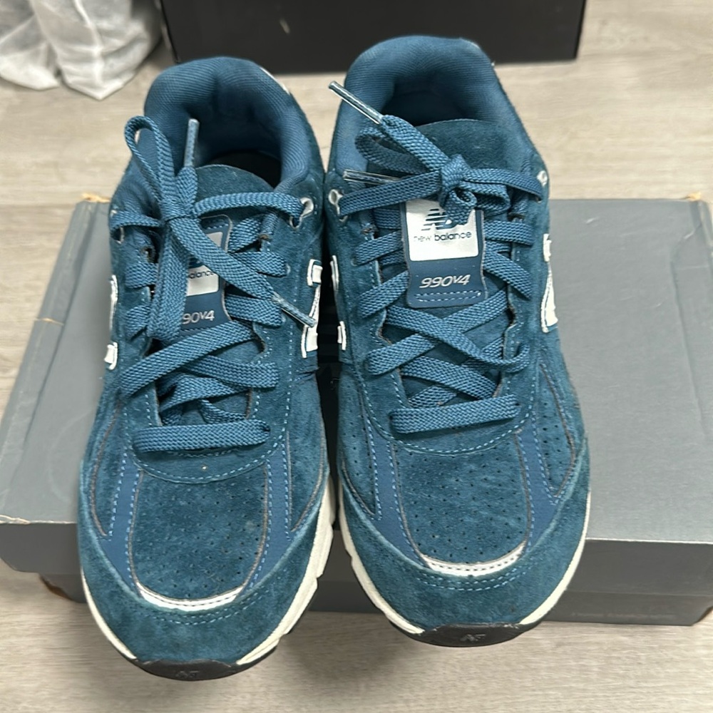 New Balance 990v4